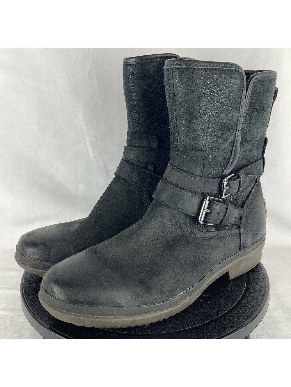 Women’s 8.5 UGG Australia Simmens Black Leather Suede Buckle Ankle Boots 1008439